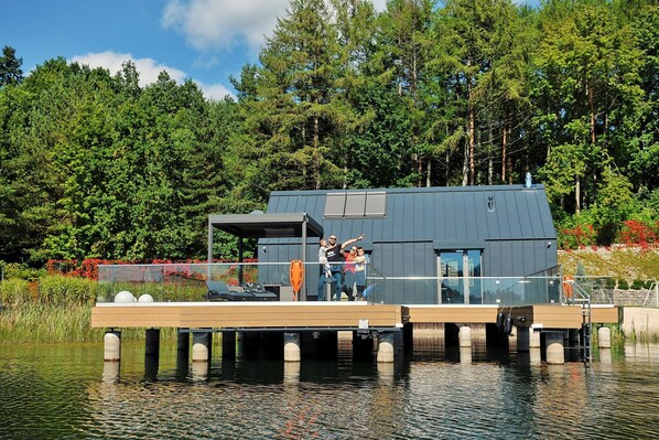 Außenseite Ferienhaus [Sommer]