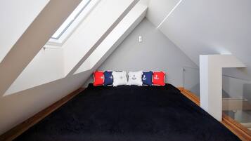 2 bedrooms, iron/ironing board, travel crib, free WiFi