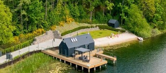 Holiday home with private lake and beach