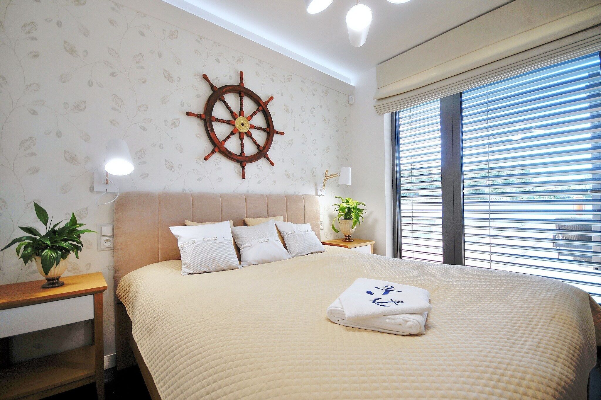 2 habitaciones, tabla de planchar con plancha y cuna de viaje 