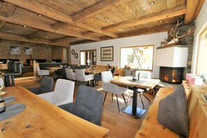 Dining - Unique alpine pasture in the Zillertal mountains (Zellberg)