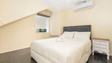 5 bedrooms, desk, iron/ironing board, travel cot