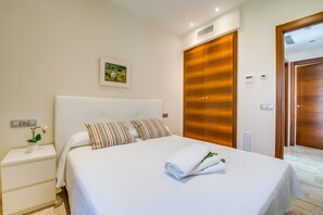 4 bedrooms, iron/ironing board, free WiFi, bed sheets