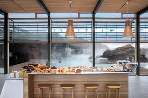 Free daily buffet breakfast - Silica Hotel (Grindavík)