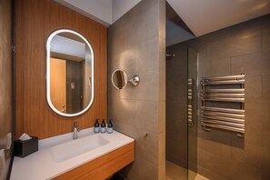 Shower, hair dryer, bathrobes, slippers