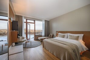 Deluxe Double Room, 1 King Bed, Lagoon View