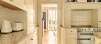 Stunning Georgian Home in heart of The Norfolk Broads Sleeps 10.