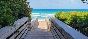 Lake house / Heated Salt Pool / Hot Tub & Near Beach