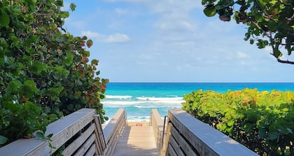 Lake house / Salt water Pool / Hot Tub & Near Beach