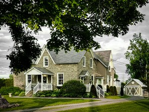 Front of property - Enduring Heart Bed and Breakfast Inc. (North Grenville)