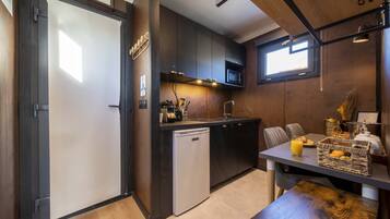 KĂŒhlschrank, Mikrowelle, Ofen, GeschirrspĂŒler