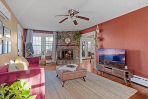 TV, fireplace - Quiet 6BR Family Getaway Near Beach + Casinos (Atlantic City)