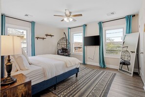 6 bedrooms, iron/ironing board, WiFi, bed sheets