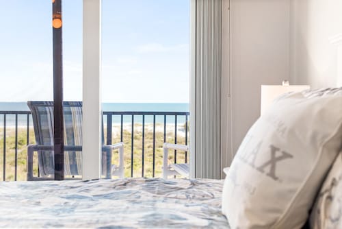 NEW OCEANFRONT LISTING! TOTALLY RENOVATED 2 bed/2.5 bath Sea Place Townhome