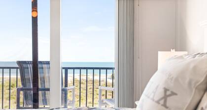 NEW OCEANFRONT LISTING! TOTALLY RENOVATED 2 bed/2.5 bath Sea Place Townhome