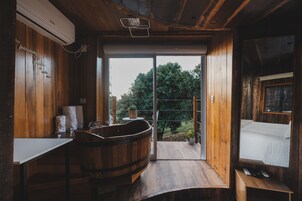 Pipa Uva | Private spa tub