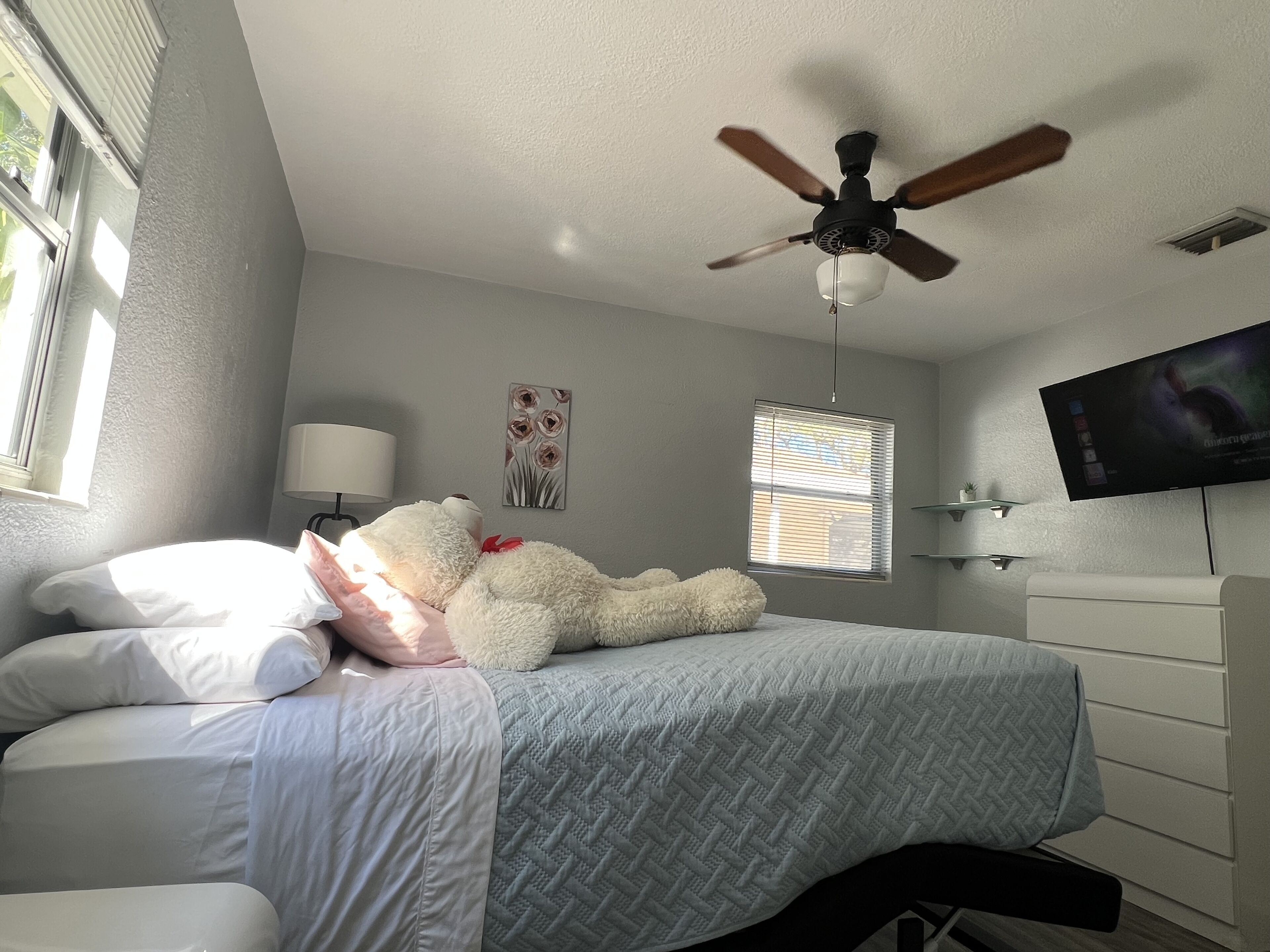 3 Schlafzimmer, Schreibtisch, Bügeleisen/Bügelbrett, Reisekinderbett