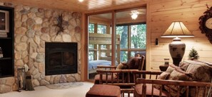 Smart TV, fireplace
