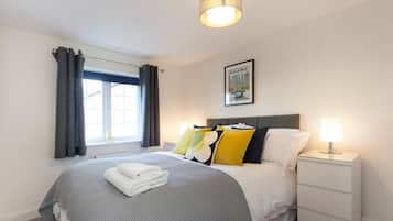 Deluxe House | 3 bedrooms, iron/ironing board