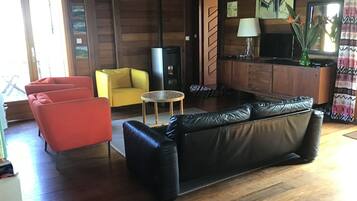 Televisie, boeken en een stereo