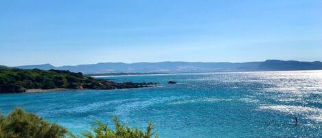 Beach nearby, sun loungers, beach towels