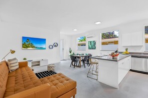 Smart TV - UP TO 16 GUESTS! MODERN HOUSE NEAR WYNWOOD (Miami)
