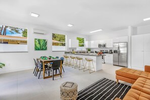 Interior - UP TO 16 GUESTS! MODERN HOUSE NEAR WYNWOOD (Miami)