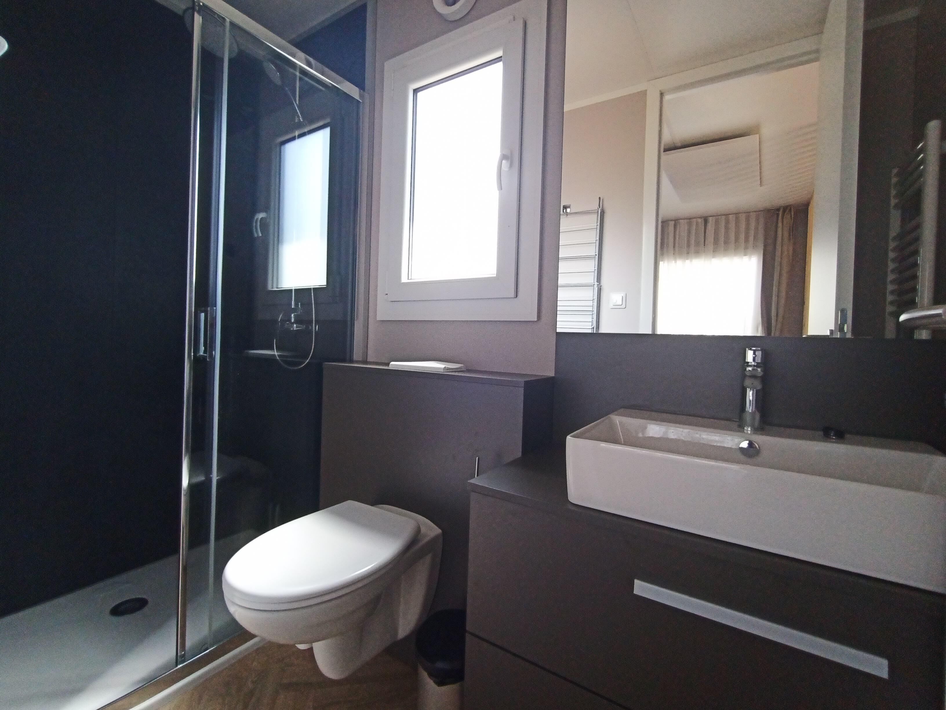 Tiny House 2 | حمام | تجهيزات دش