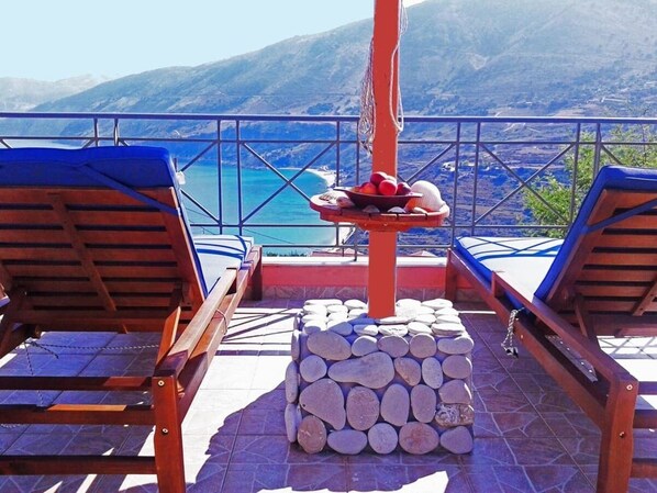 Property grounds - A sunny villa 3 b/r 2 b/th near the sea (zola)