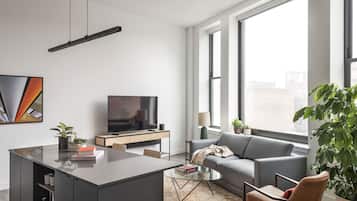 43-inch Smart TV with cable channels, TV, Netflix