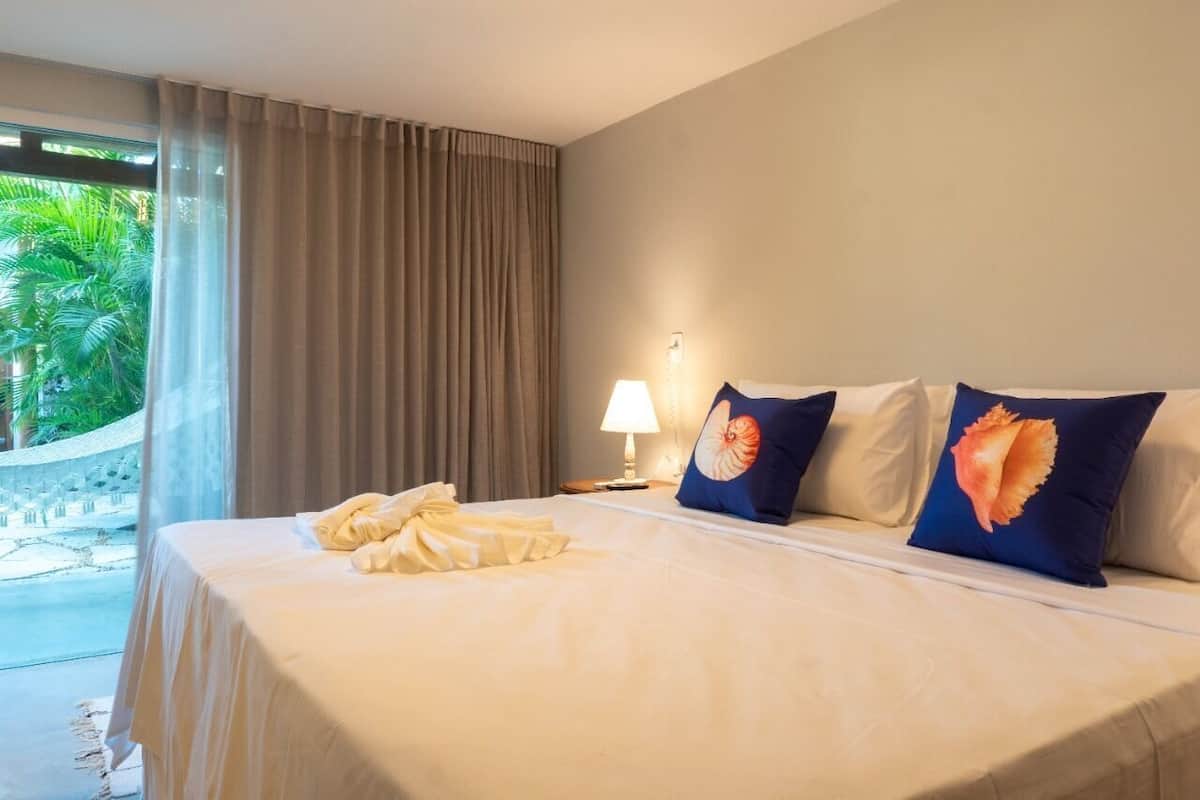 Minibar, bed sheets