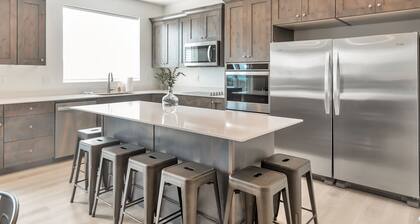 Brand new 9 bed 6 bath house with beautiful lake view and pickleball sport court