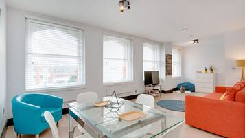 Flat 401 Farringdon Road | Living area | 40-inch LCD TV with cable channels, TV