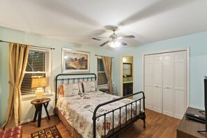 4 多间卧室、熨斗/熨衣板、WiFi、床单