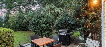 Private Home Near Beaches and Downtown Charleston! Pet friendly! Sleeps 10