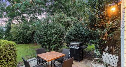 Private Home Near Beaches and Downtown Charleston! Pet friendly! Sleeps 10
