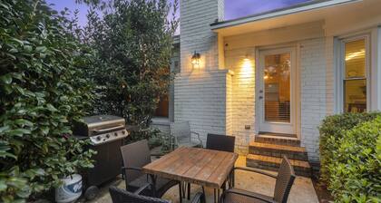 Private Home Near Beaches and Downtown Charleston! Pet friendly! Sleeps 10