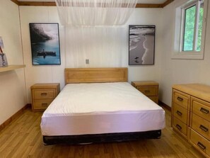 4 bedrooms, in-room safe, desk, free WiFi