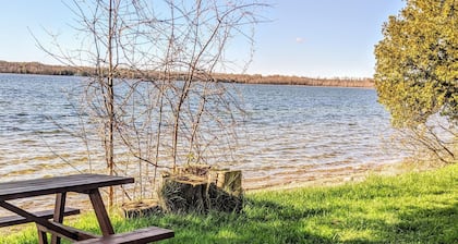 Paradise Cedar Deluxe Lakefront view 2 Bedroom