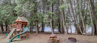 Paradise Cedar Deluxe Lakefront view 2 Bedroom