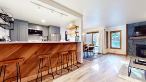 Fridge, microwave, oven, dishwasher - Snowcreek I 11 Remodeled, Mountain Modern with Washer Dryer and Fireplace by RedAwning (Mammoth Lakes)