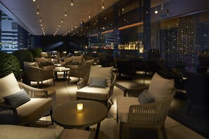 Bar auf der Dachterrasse