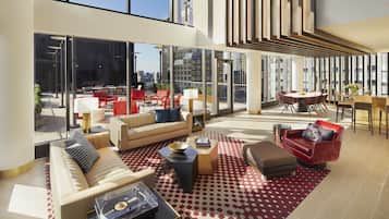 Sengetøy av topp kvalitet, minibar, safe på rommet og skrivebord