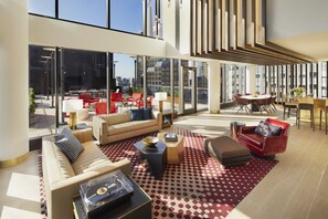 Hochwertige Bettwaren, Minibar, Zimmersafe, Schreibtisch