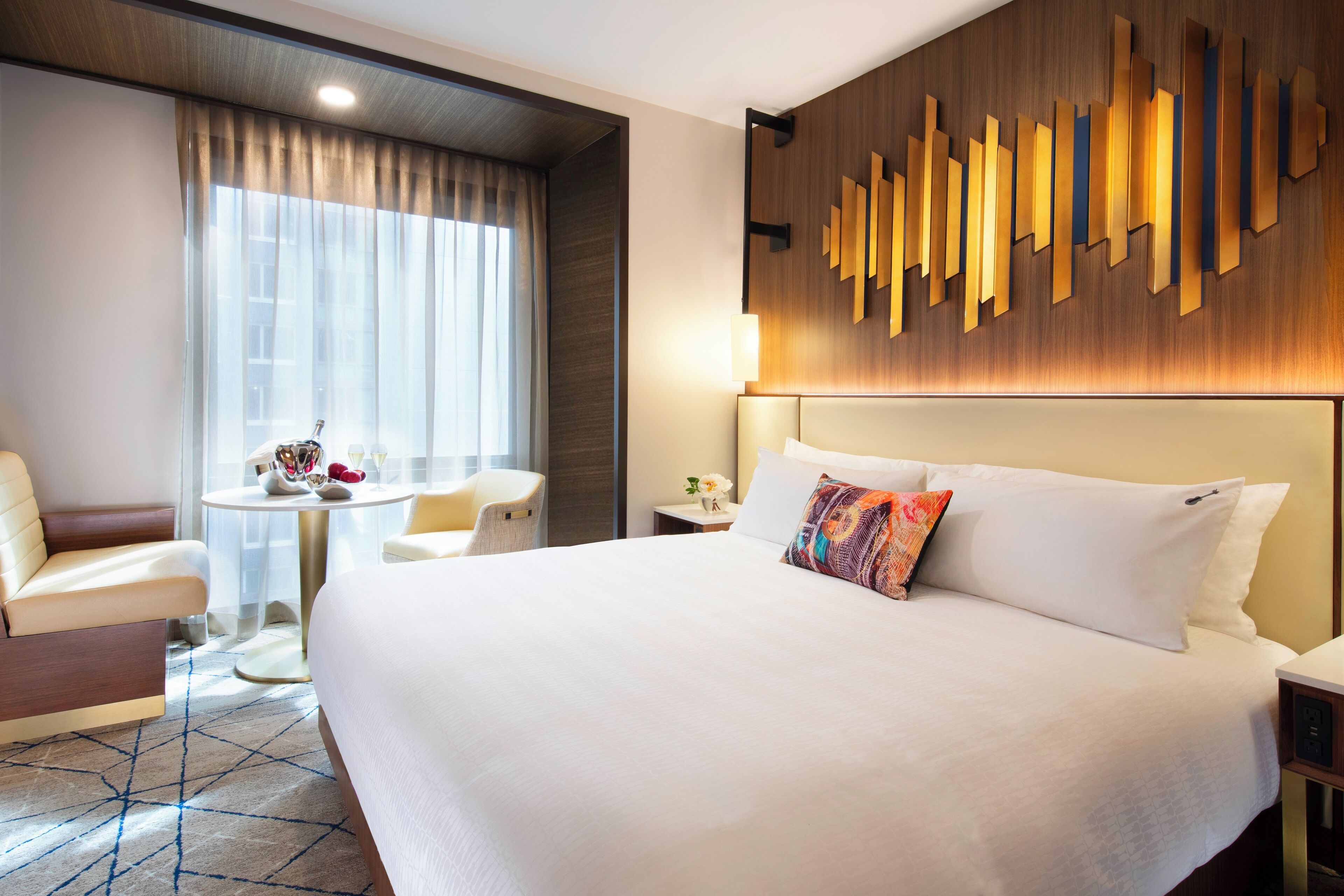 Hochwertige Bettwaren, Minibar, Zimmersafe, Schreibtisch