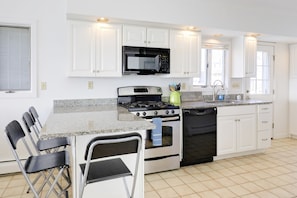 Fridge, microwave, oven, stovetop - Cheerful 3 Bedroom Beach Front Cottage with Fireplace (Milford)