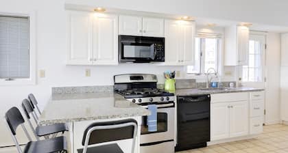 Cheerful 3 Bedroom Beach Front Cottage with Fireplace