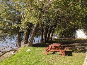 Outdoor dining - Deluxe Beachfront Villa 3 Bedroom, sleeps 10 (Mar)
