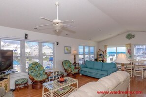 Living area - Mermaid Avenue  Oceanview 4 Bedroom Home in Surf City – Perfect for the whole (Surf City)