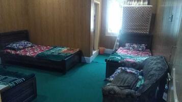 Standard Triple Room | Soundproofing, free WiFi, bed sheets